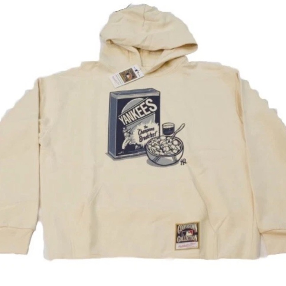 Mitchell & Ness Cream Hoodie with Yankees Graphic